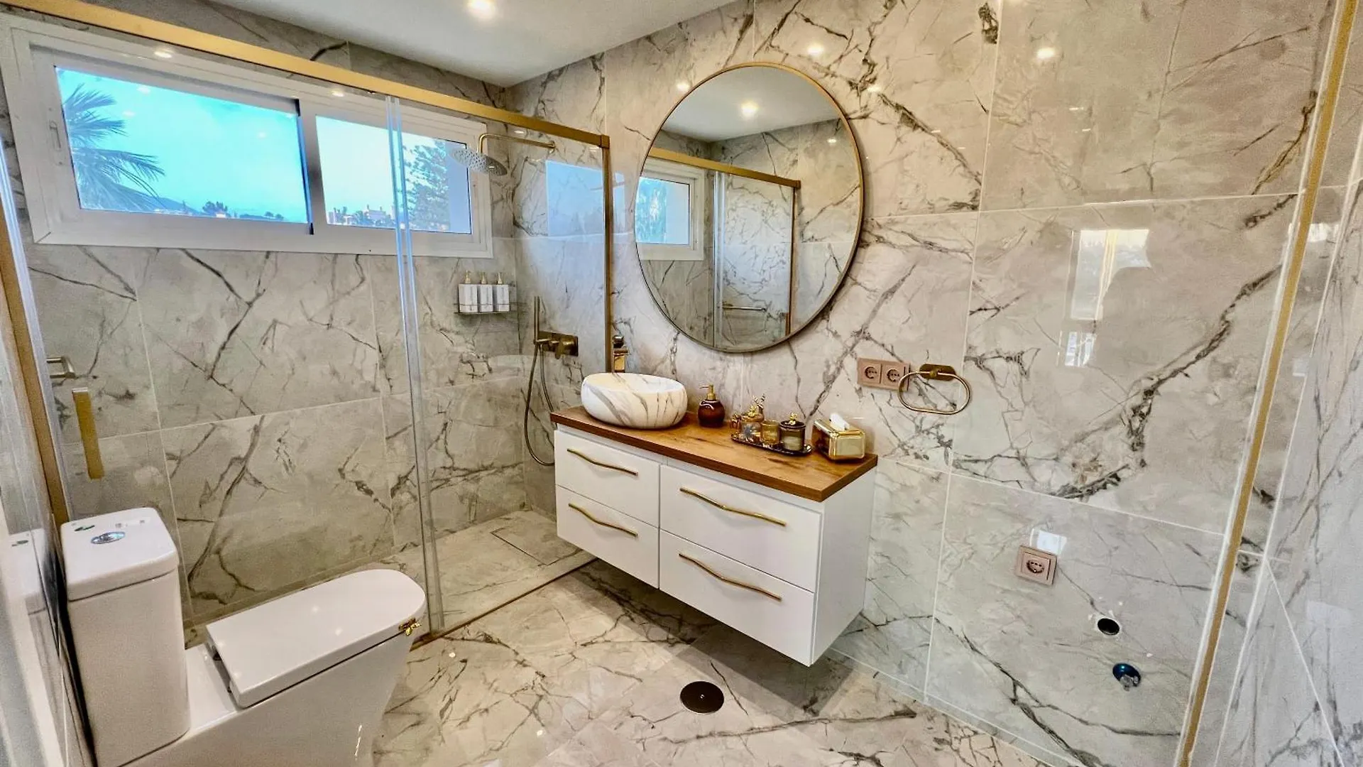 Luxury Golden Sunset Apartment Aloha Puerto Banus Marbella