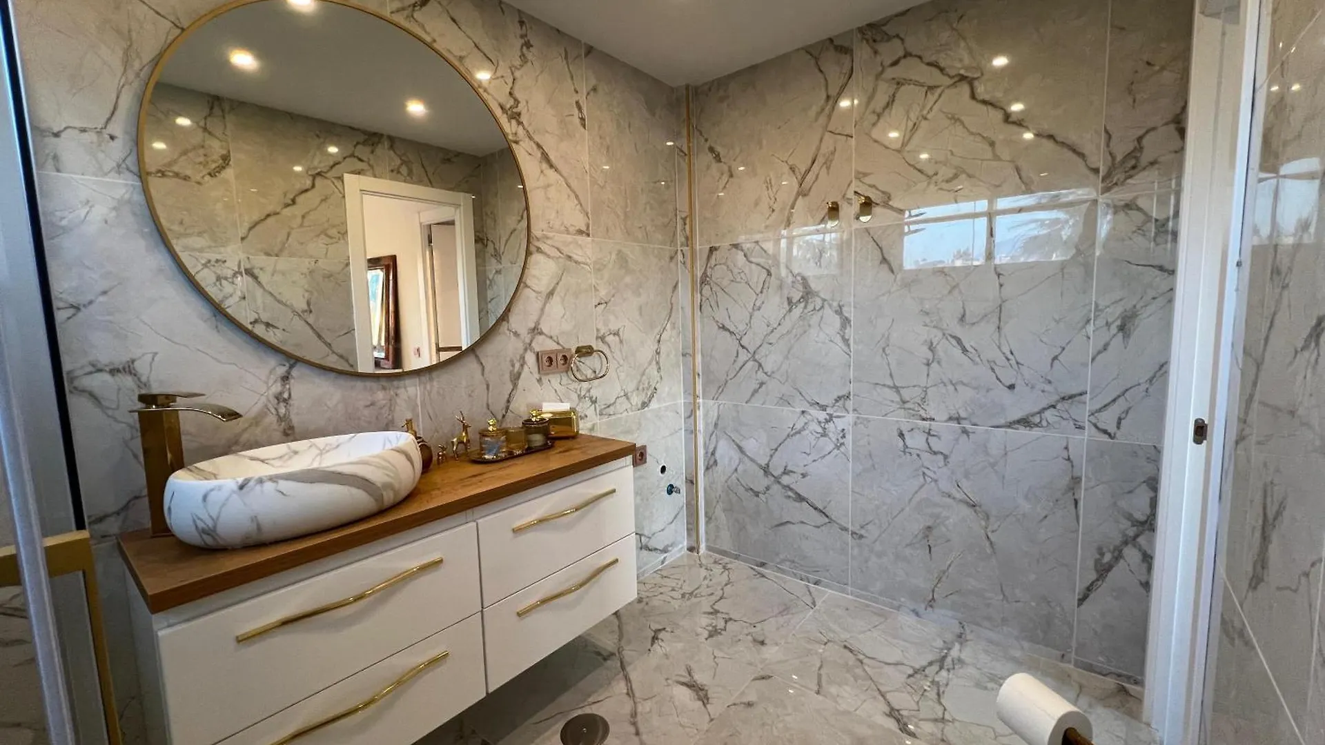 Luxury Golden Sunset Apartment Aloha Puerto Banus Marbella